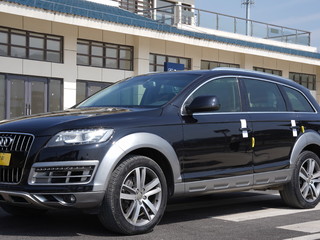 奥迪Q7 35 3.0T 自动 越野型 