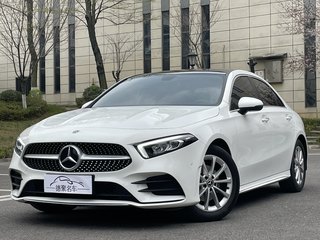 奔驰A级 A200L 1.3T 自动 运动轿车时尚型 