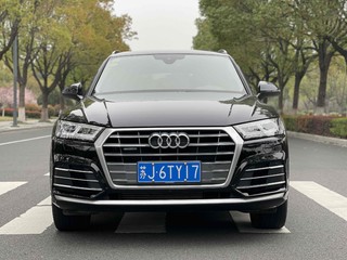 奥迪Q5L 40TFSI 2.0T 自动 荣享时尚型 