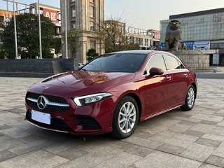 奔驰A级 A200L 1.3T 自动 改款运动轿车时尚型 