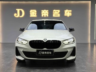 宝马1系 125i 2.0T 自动 改款M运动曜夜版 