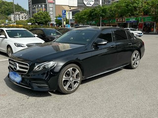 奔驰E级 E300L 2.0T 自动 运动时尚型 