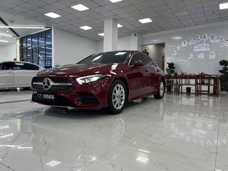 奔驰A级 A200L 1.3T 自动 运动轿车动感型 