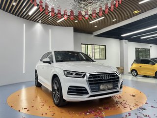 奥迪Q5L 40TFSI 2.0T 自动 荣享时尚型 