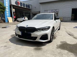 宝马3系 330i 2.0T 自动 M运动曜夜套装 