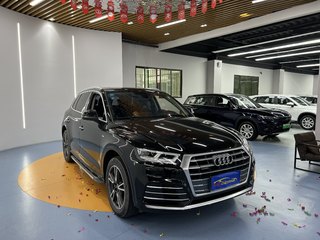 奥迪Q5L 40TFSI 2.0T 自动 荣享时尚型 