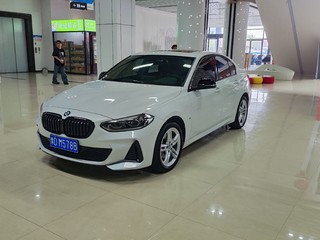 宝马1系 120i 1.5T 自动 M运动曜夜版 