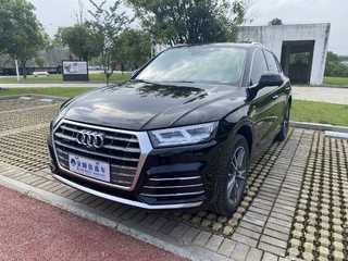 奥迪Q5L 40TFSI 2.0T 自动 改款荣享时尚型 