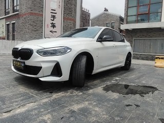 宝马1系 125i 2.0T 自动 M运动曜夜版 