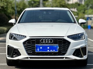 奥迪A4L 40TFSI 2.0T 自动 时尚动感型 