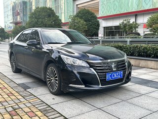 丰田皇冠 2.0T 