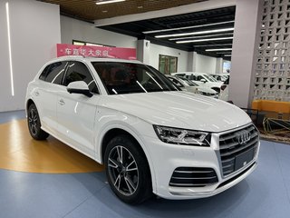 奥迪Q5L 40TFSI 2.0T 自动 荣享时尚型 