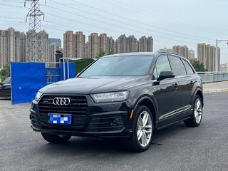 奥迪Q7 45 3.0T 自动 尊贵型 