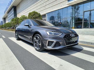 奥迪A4L 40TFSI 2.0T 自动 时尚动感型 