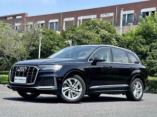 奥迪Q7 45 2.0T 自动 运动型quattro-S-line 