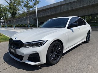 宝马3系 325i 2.0T 自动 改款M运动曜夜套装 