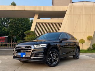 奥迪Q5L 40TFSI 2.0T 自动 荣享时尚型 