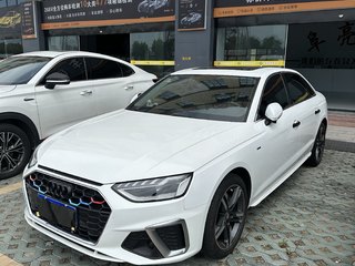 奥迪A4L 40TFSI 2.0T 自动 时尚动感型 