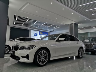 宝马3系 320i 2.0T 自动 运动套装 