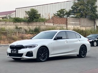 宝马3系 325Li 2.0T 自动 M运动曜夜套装 