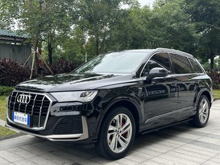 奥迪Q7 45 2.0T 自动 豪华型quattro-S-line 