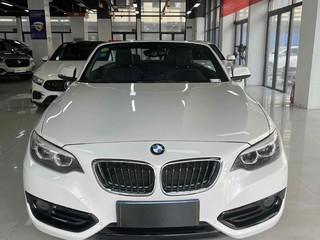 宝马2系敞篷 220i 1.5T 自动 运动设计套装 