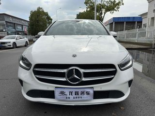 奔驰B级 B180 1.3T 自动 