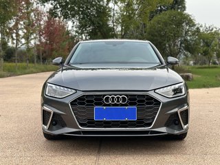 奥迪A4L 40TFSI 2.0T 自动 时尚动感型 