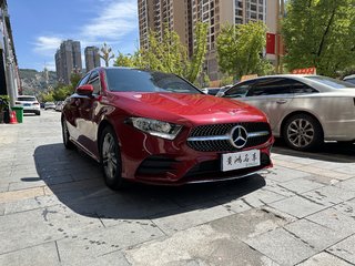 奔驰A级 A180L 1.3T 自动 运动轿车 