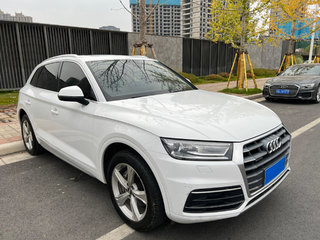 奥迪Q5L 40TFSI 2.0T 自动 荣享进取型 