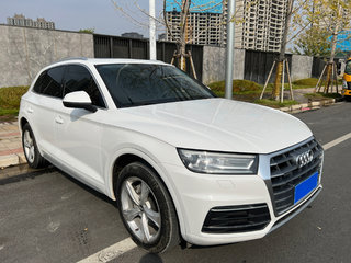 奥迪Q5L 40TFSI 2.0T 自动 荣享时尚型 