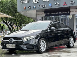 奔驰A级 A200L 1.3T 自动 运动轿车版 