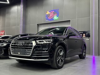 奥迪Q5L 40TFSI 2.0T 自动 荣享时尚型 