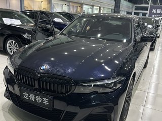 宝马3系 325i 2.0T 自动 M运动曜夜套装 