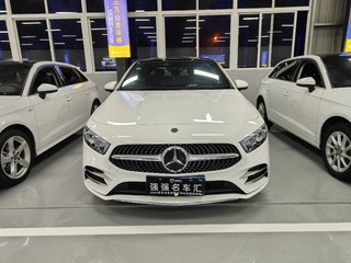 奔驰A级 A200L 1.3T 自动 运动轿车版 