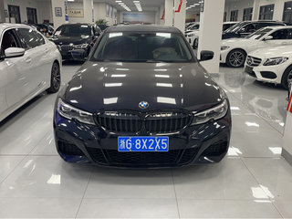 宝马3系 325Li 2.0T 自动 M运动曜夜套装 