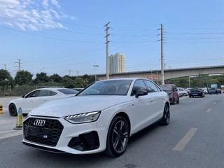 奥迪A4L 40TFSI 2.0T 自动 豪华动感型 