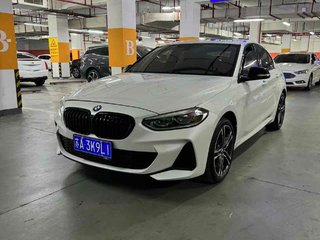 宝马1系 125i 2.0T 自动 M运动曜夜版 