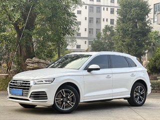 奥迪Q5L 40TFSI 2.0T 自动 改款荣享时尚型 