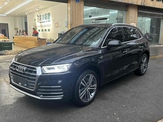 奥迪Q5L 40TFSI 2.0T 自动 荣享时尚型 