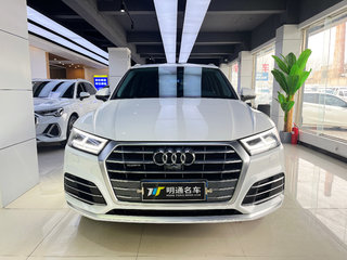 奥迪Q5L 40TFSI 2.0T 自动 改款荣享时尚型 