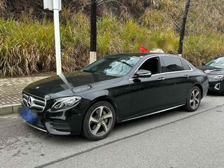 奔驰E级 E300L 2.0T 自动 运动时尚型 