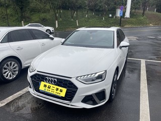 奥迪A4L 40TFSI 2.0T 自动 豪华动感型 