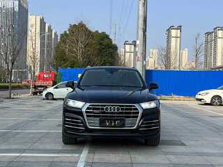 奥迪Q5L 40TFSI 2.0T 自动 荣享时尚型 