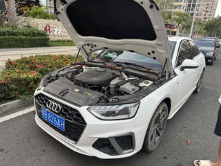 奥迪A4L 40TFSI 2.0T 自动 时尚动感型 