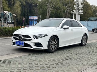 奔驰A级 A200L 1.3T 自动 运动轿车版 