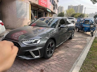 奥迪A4L 40TFSI 2.0T 自动 时尚动感型 