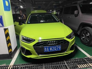 奥迪A4L 40TFSI 2.0T 自动 时尚动感型 