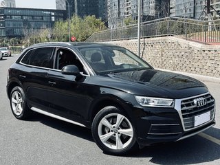 奥迪Q5L 40TFSI 2.0T 自动 荣享进取型 