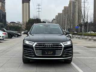 奥迪Q5L 40TFSI 2.0T 自动 荣享时尚型 